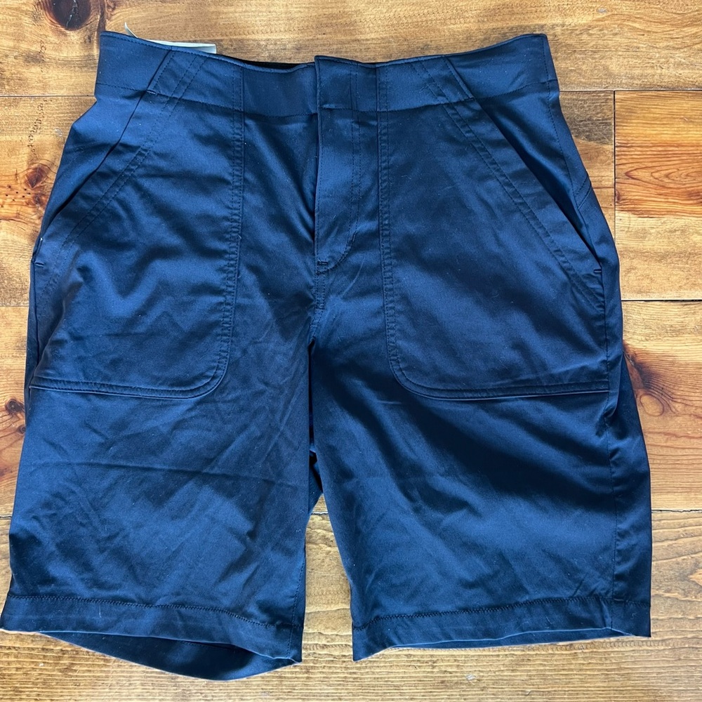 NWT Eddie Bauer black Horizon Bermuda shorts sz 4 stretch waist w/ snap-zipper